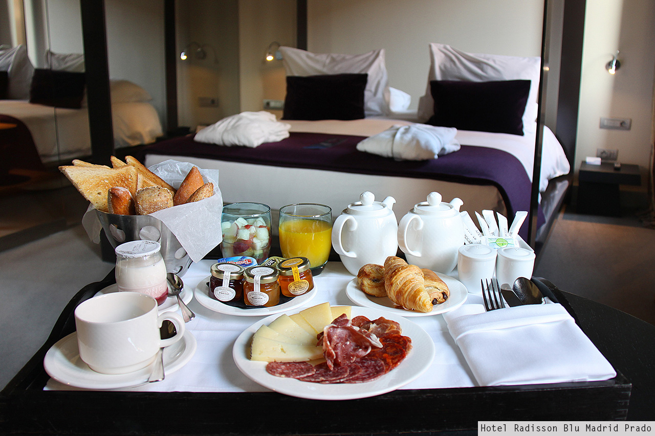 Hotel Radisson Blu Madrid Prado breakfast in room