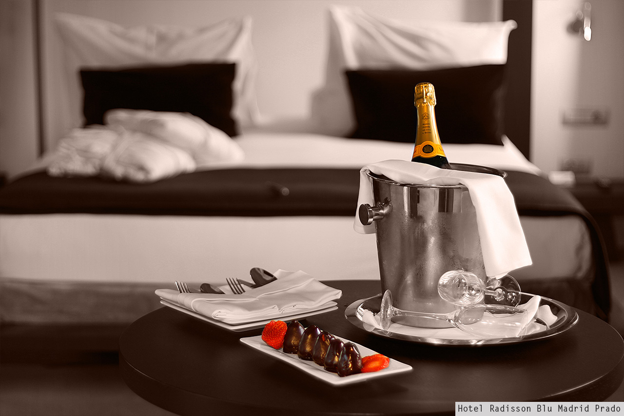 Hotel Radisson Blu Madrid Prado champagne service in suite