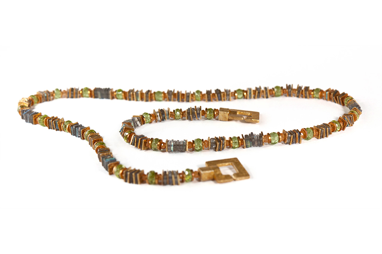 Beaded necklace with peridot and gold