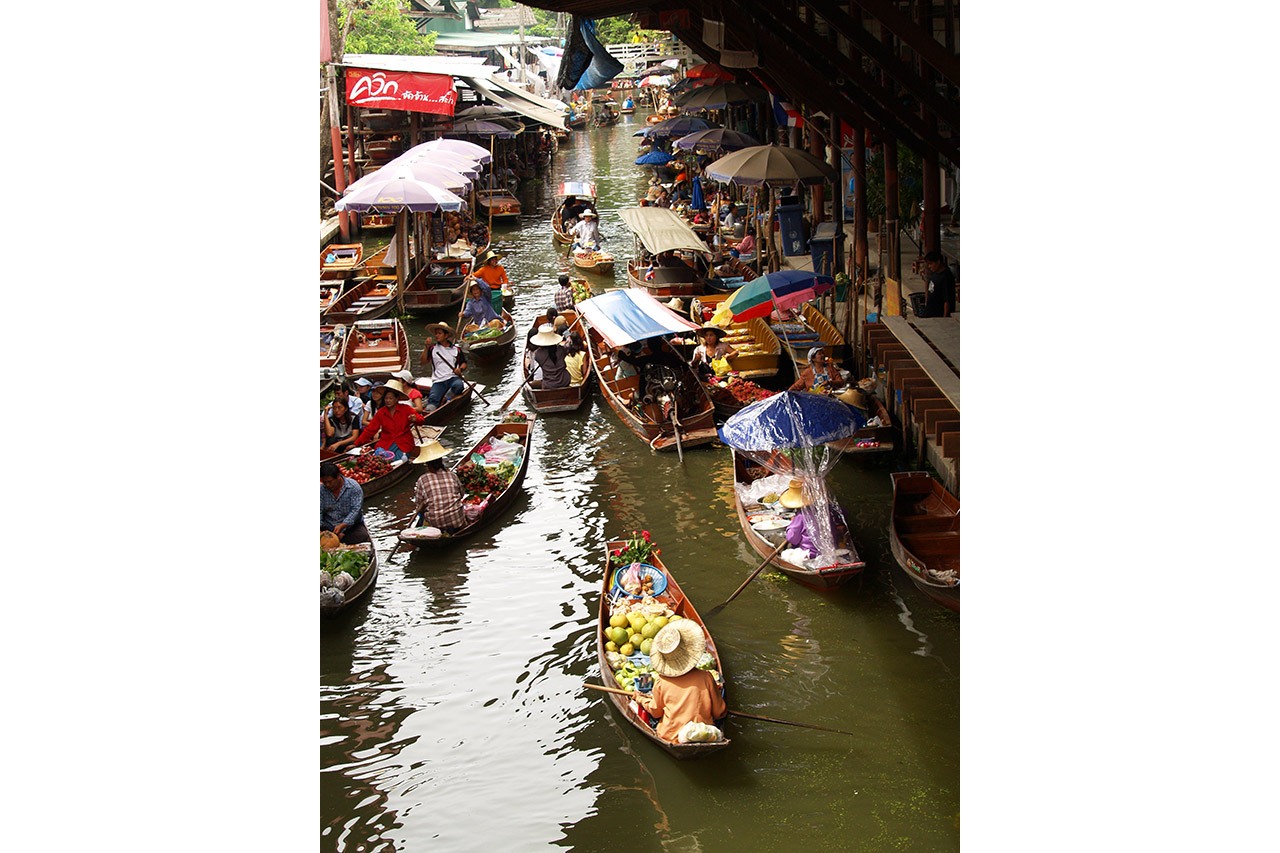 Boats crowded along a canal at Damnoen Saduak floating market