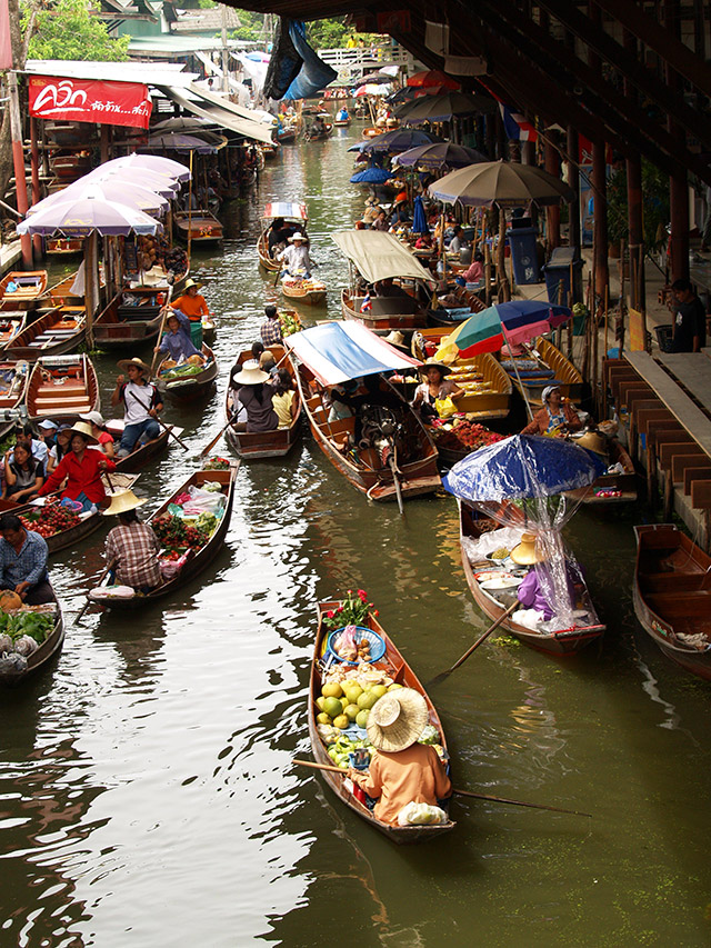 Boats crowded along a canal at Damnoen Saduak floating market