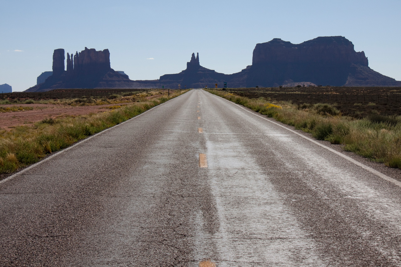 Open road heading into Monument Valley buttes