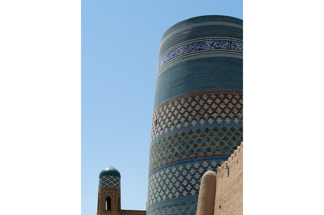 Kalta Minor minaret with turquoise tilework, Khiva